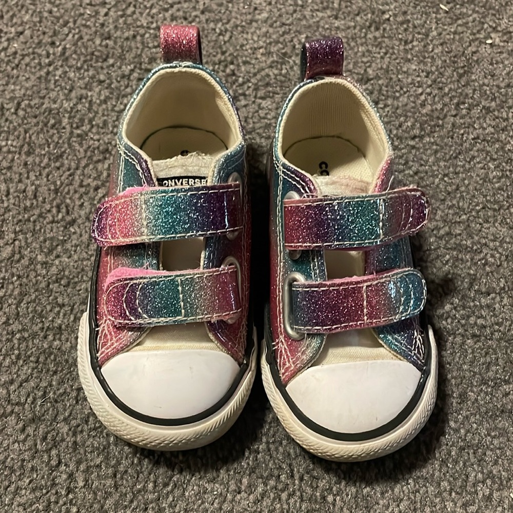 Toddler 5 Converse shoes